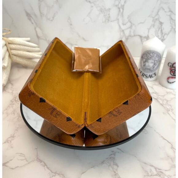 MCM Visetos Monogram Square Sunglasses with Cognac Hard Case NWOT - Picture 9 of 9